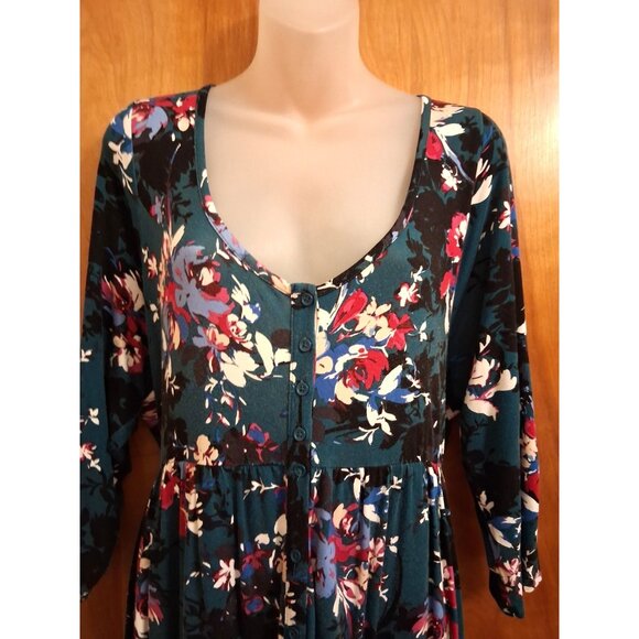 Torrid womens Top Dark Green Floral Hi-Lo Button-Front Rayon size 1X - Picture 3 of 5
